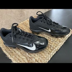 Nike vapor baseball cleats.  Boys or girls